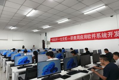 一技在手，一生無憂 信息工程系2024年職業(yè)教育活動(dòng)周系列活動(dòng)聚焦軟件開發(fā)與信息技術(shù)咨詢